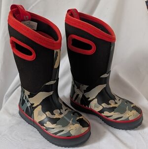 Kids Size 11 DSG Muck/Weather Resistant Camo Boots